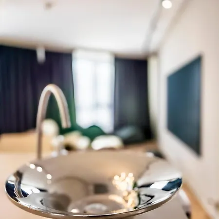 Arena Mall Galleria & Parking 4 *